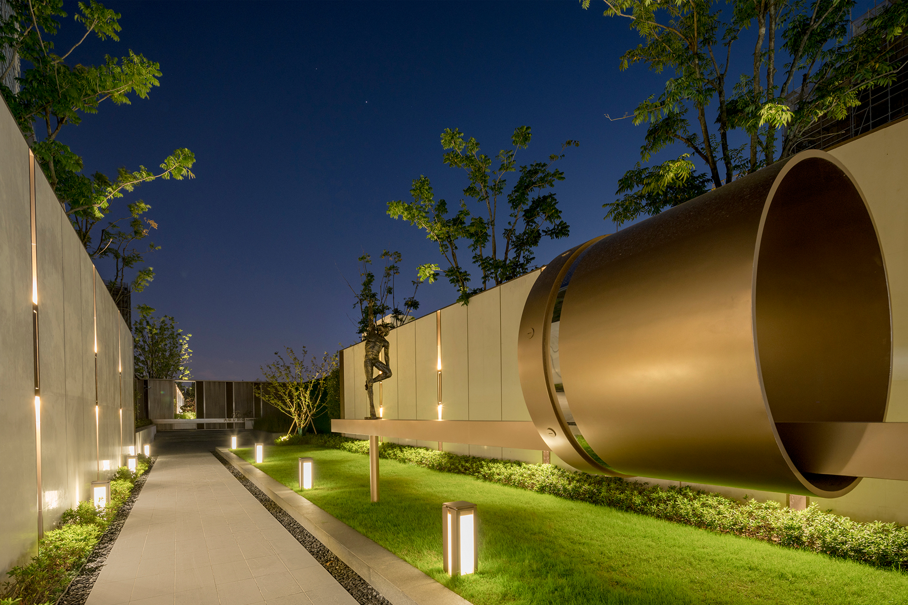 上海大华朗香公园里